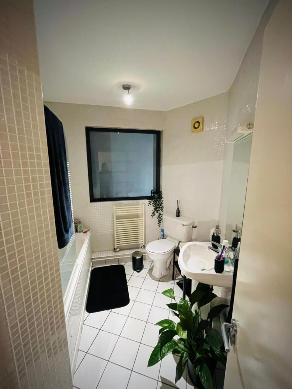 Dorm Room 5-6 People Shared Bathroom Outside Room Dublin Eksteriør bilde